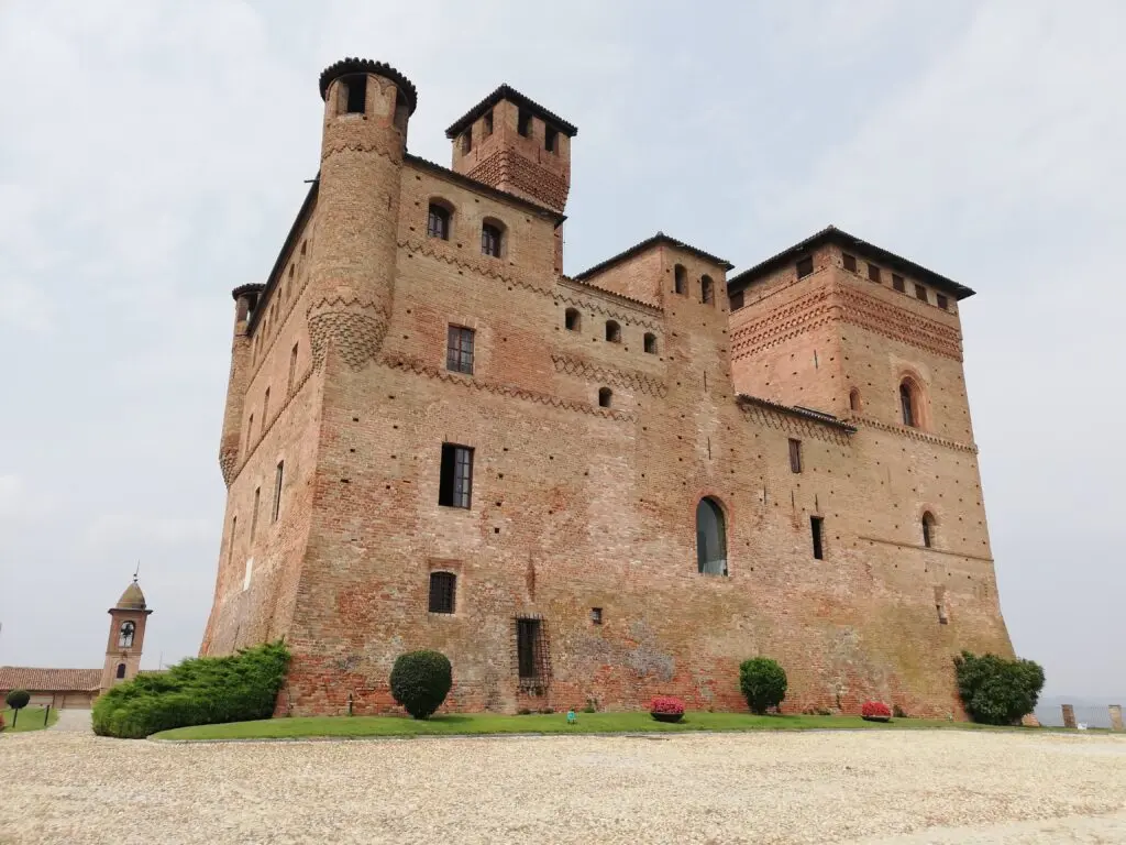 Castello Grinzane Cavour 1024x768 1